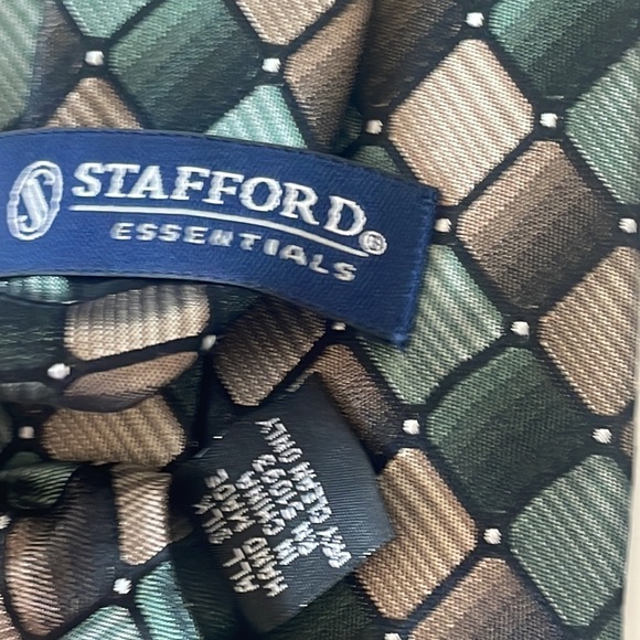 Bundle of 3 Stafford Performance and Essentials All Silk Neckties - Picture 6 of 8